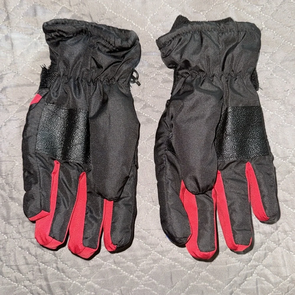 GM Gold Medal International Women Black & Red Winter Snow Gloves (M/L)